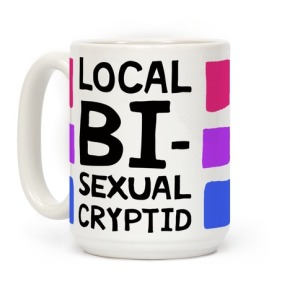 Mok met bi pride kleuren en de tekst local bisexual cryptid.
