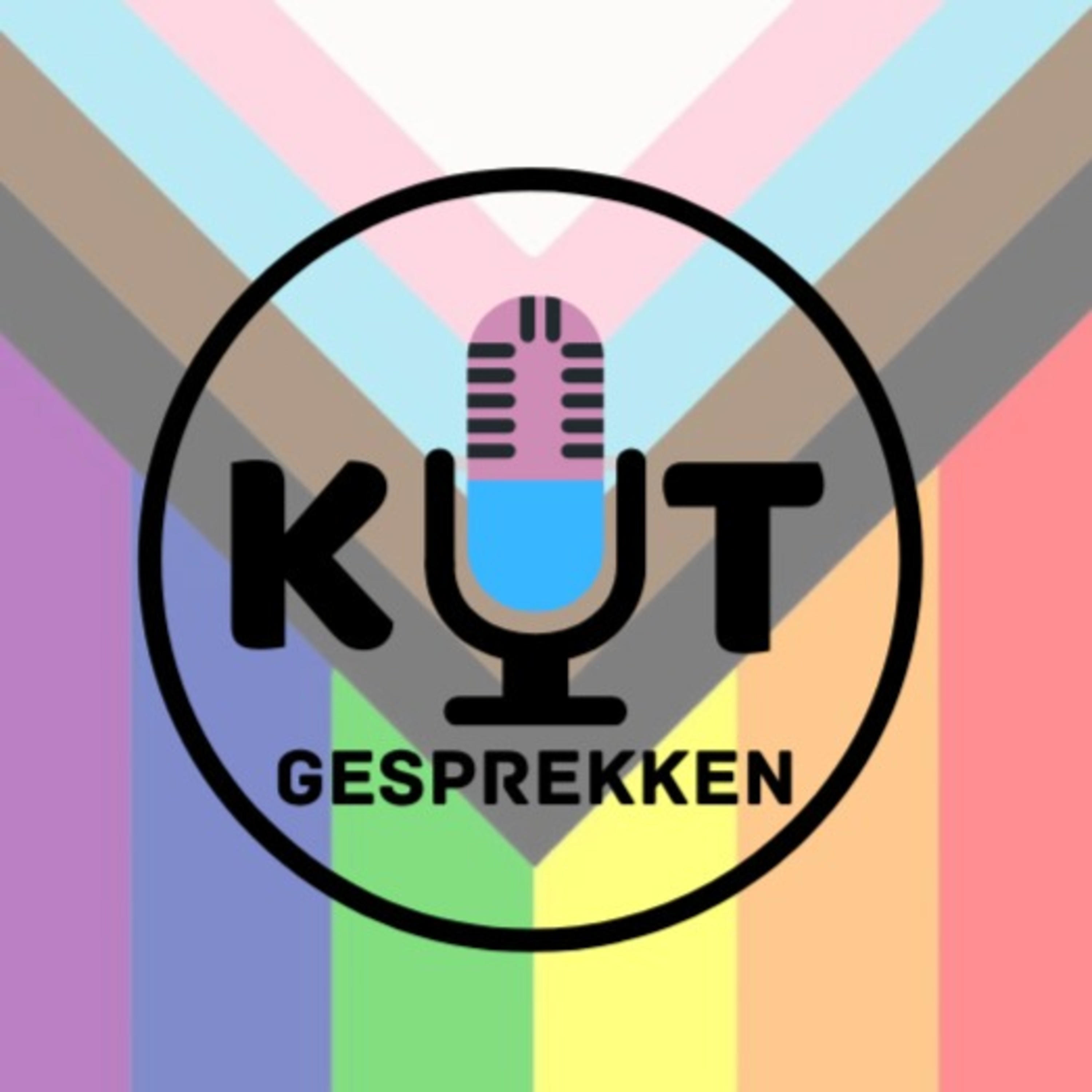 In zwarte letters staan de woorden 'Kut' en 'gesprekken' in een zwarte circul. Op de achtergrond staat de illustratie van de Progress Pride vlag, verticaal.